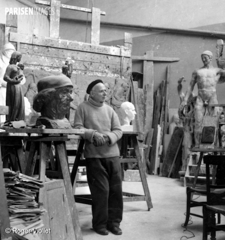 <h6>Louis-Henri Bouchard (1875-1960), sculpteur français, dans son atelier.© Roger-Viollet / [www.parisenimages.fr->http://www.parisenimages.fr/fr/asset/fullTextSearch/search/henri%20bouchard/page/1]</h6>