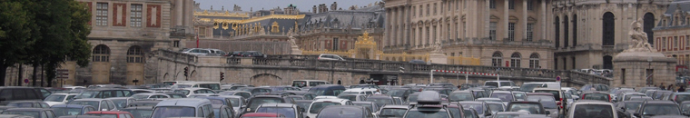 <h6>Parking sur la place d'Armes ©BH</h6>